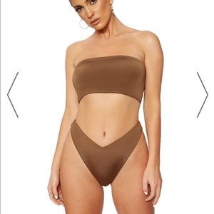 Beaches in Bandeaus Bikini